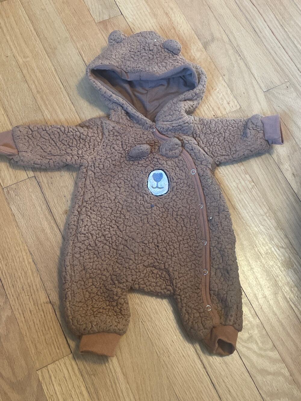 Tahari baby 0-3m bear one piece